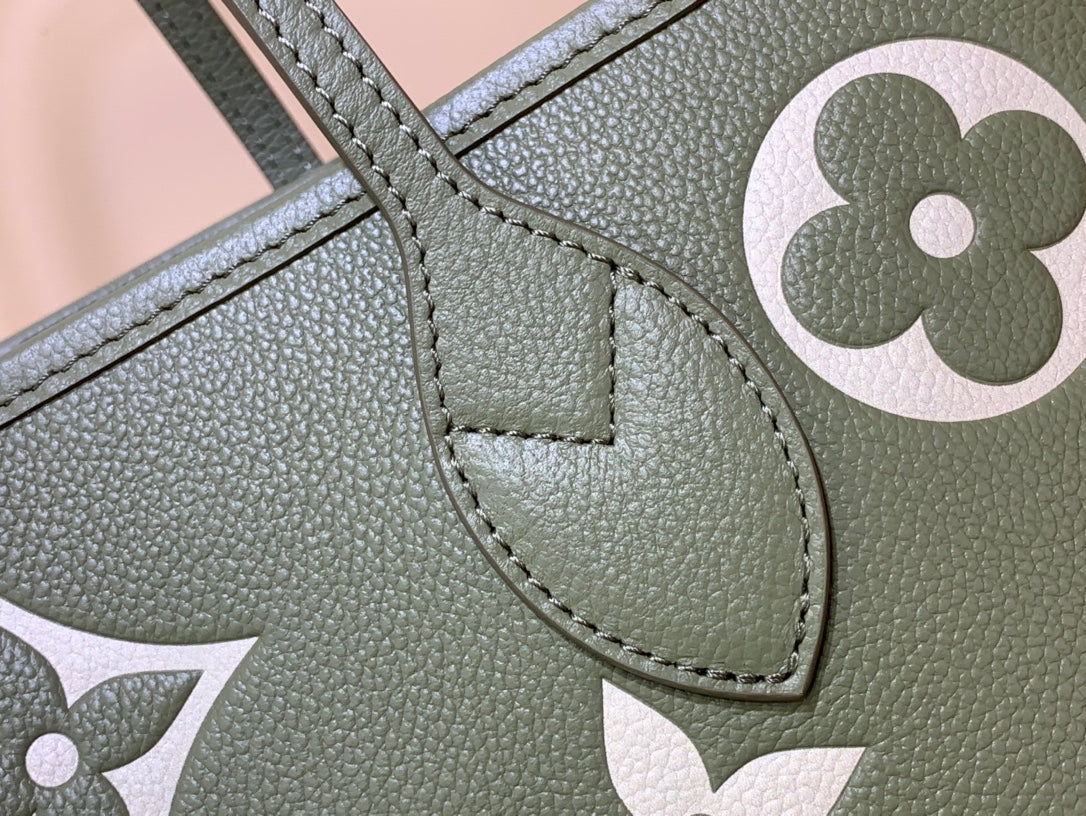 Louis Vuitton Neverfull MM Tote Bag