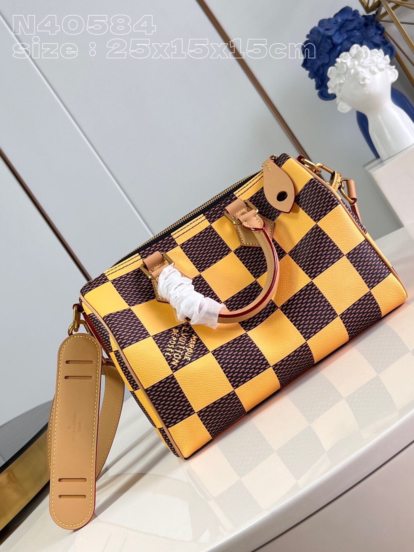 Louis Vuitton Bandoulière Speedy Bag 25