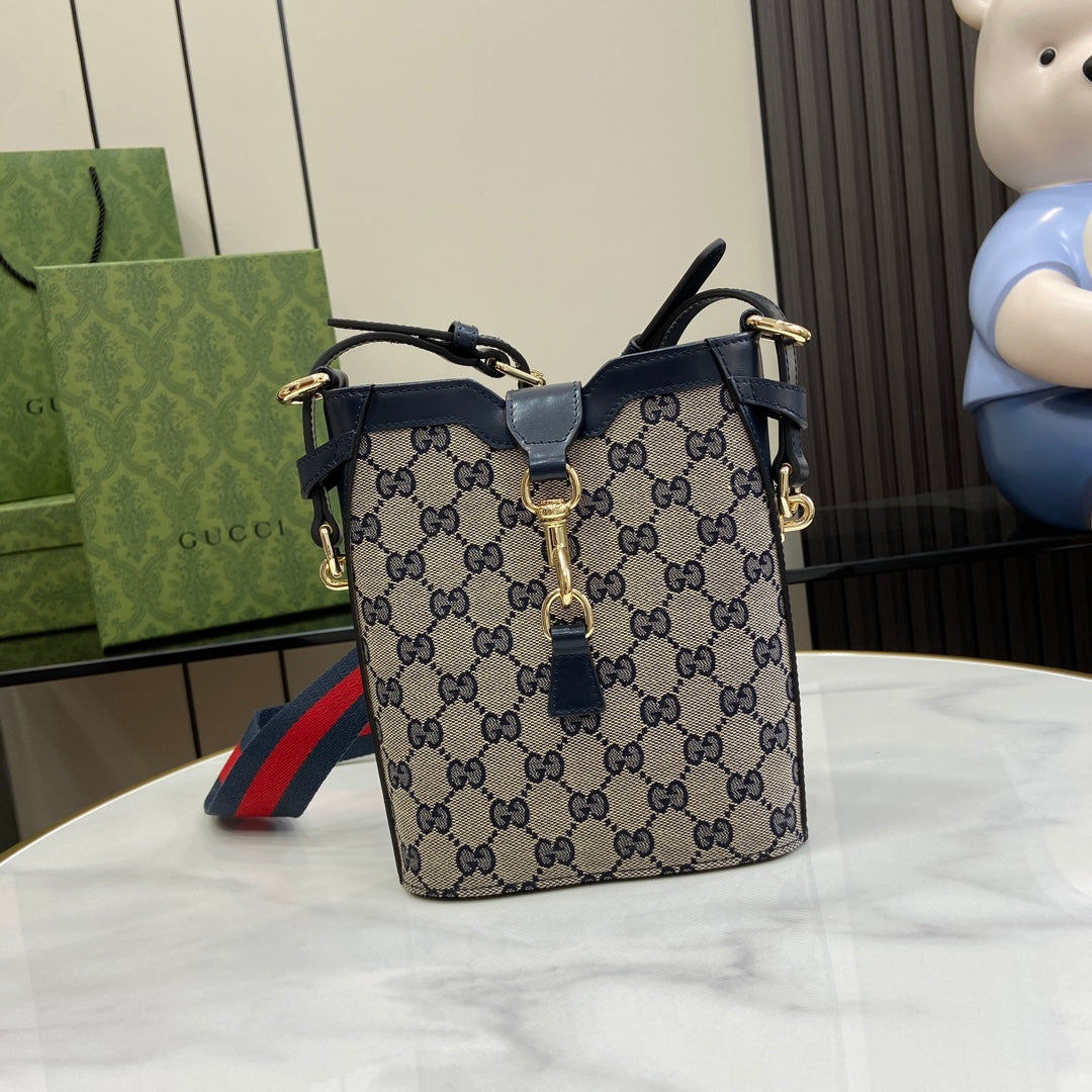 Gucci GG Small Bucket bag