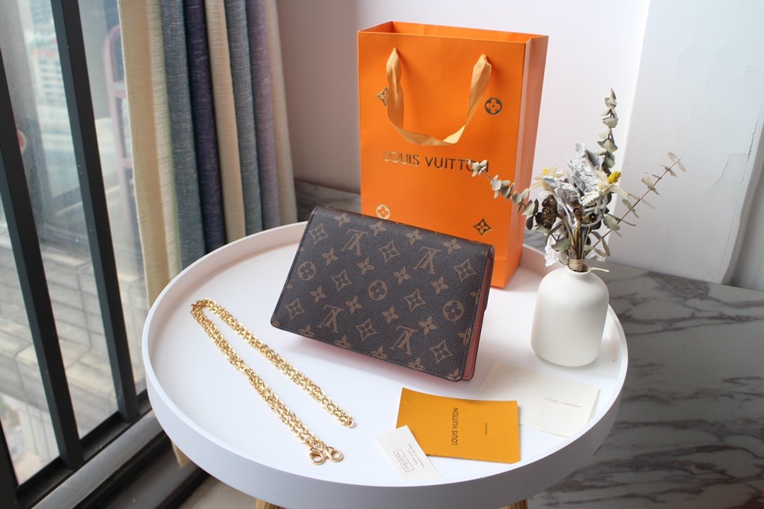 Louis Vuitton Croisette Chain Wallet Bag