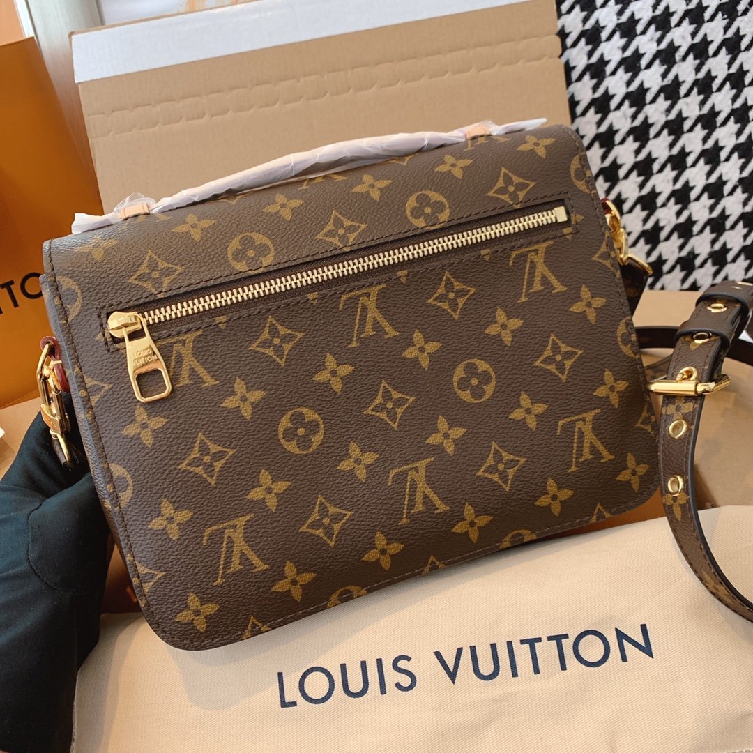 Louis Vuitton Pochette Metis Bag