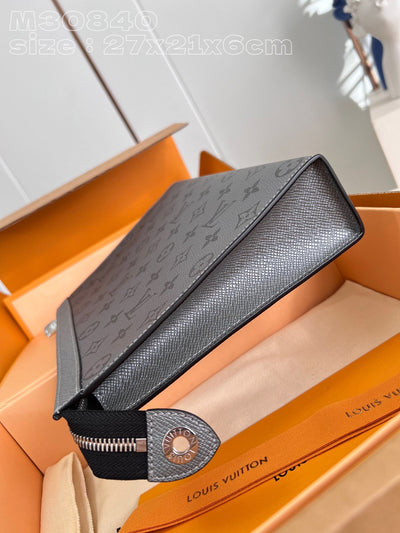 Louis Vuitton Pochette Voyage MM