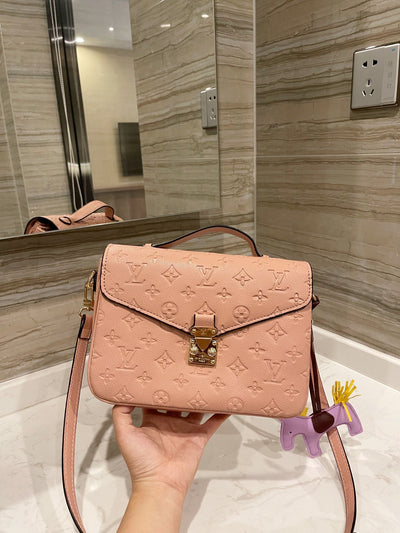 Budget Louis Vuitton Pochette Metis Bag