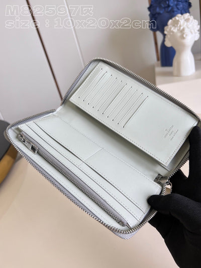 Louis Vuitton Zippy Wallet