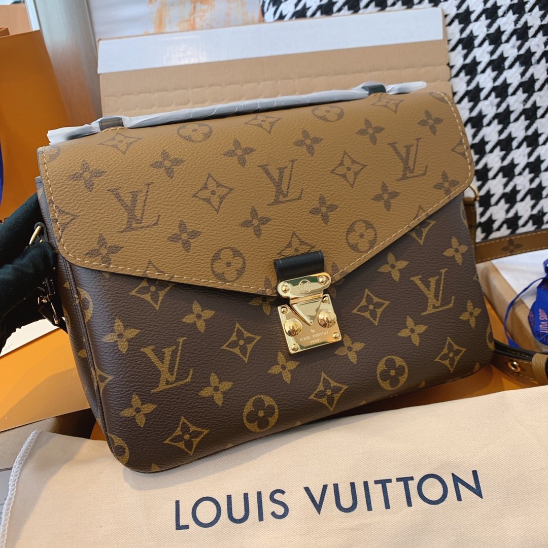 Louis Vuitton Pochette Metis Bag