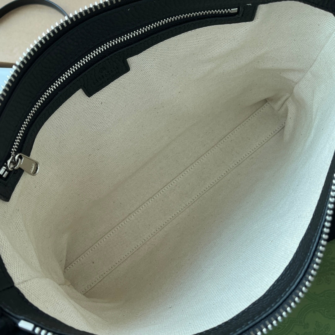 Gucci Jumbo GG Medium Messenger Bag