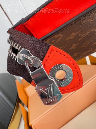 Louis Vuitton Pochette Voyage MM