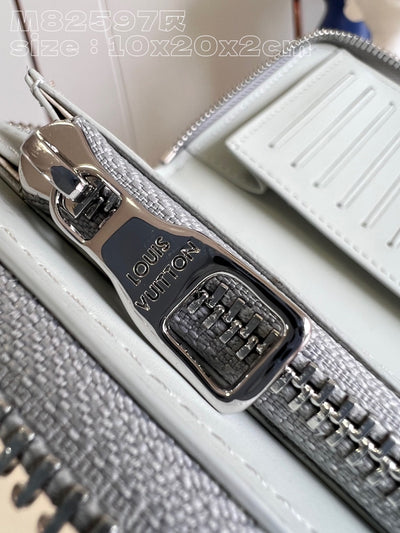 Louis Vuitton Zippy Wallet