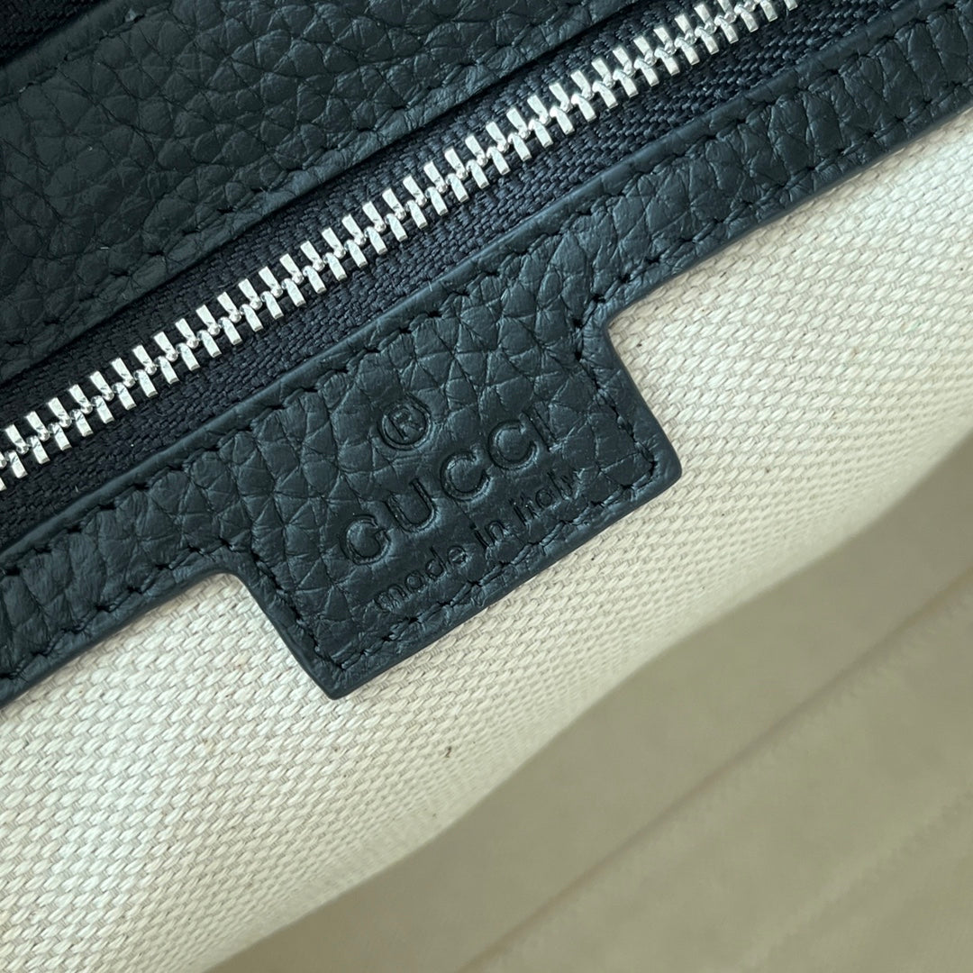 Gucci Jumbo GG Medium Messenger Bag