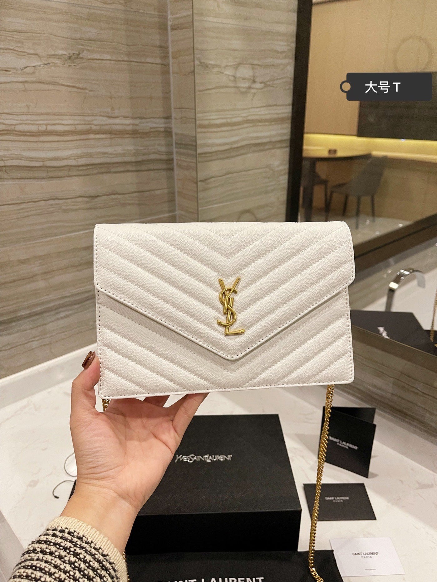 Budget Saint Laurent Bag