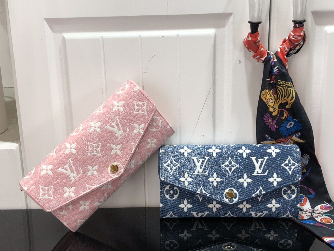 Louis Vuitton Sarah Wallet Accessory