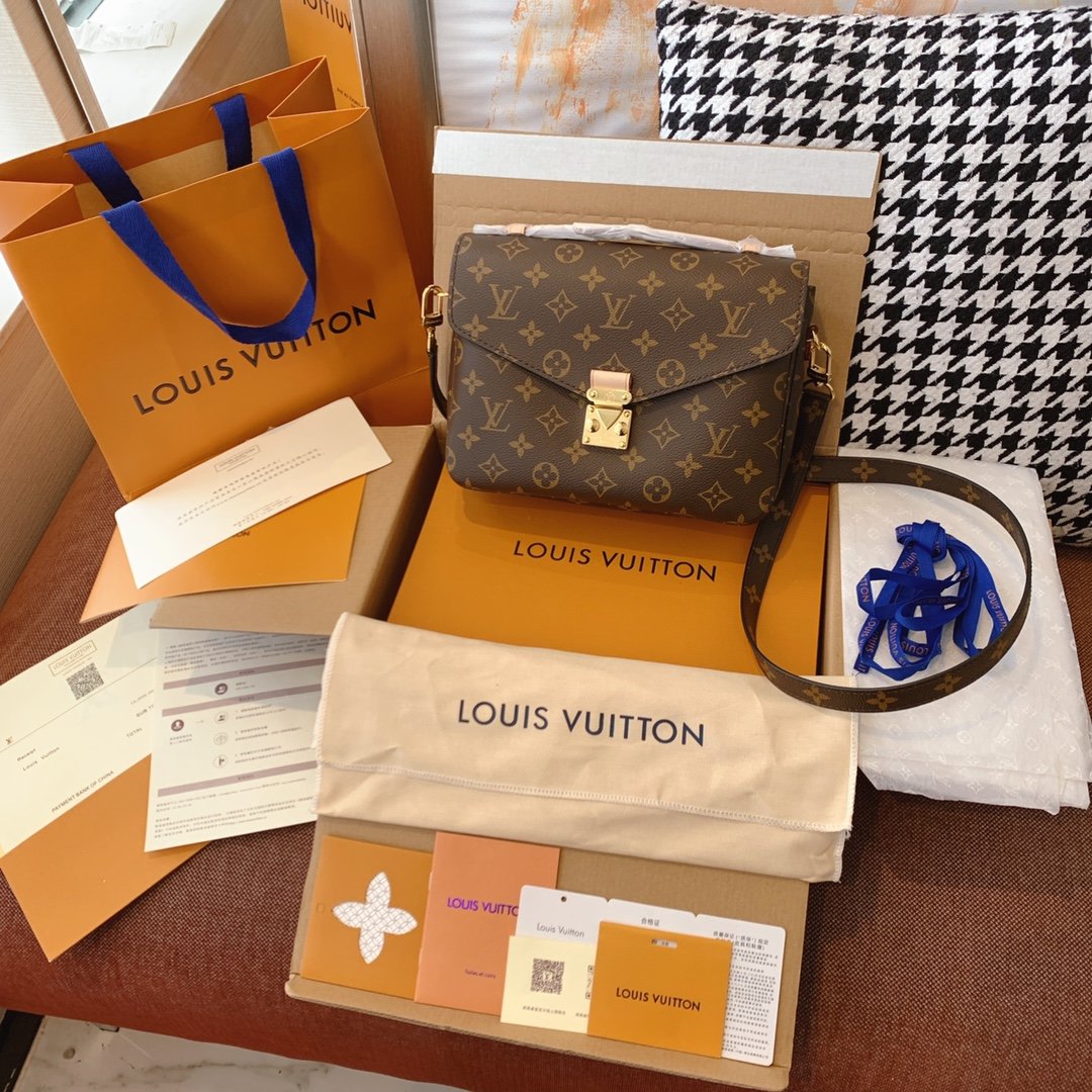 Louis Vuitton Pochette Metis Bag