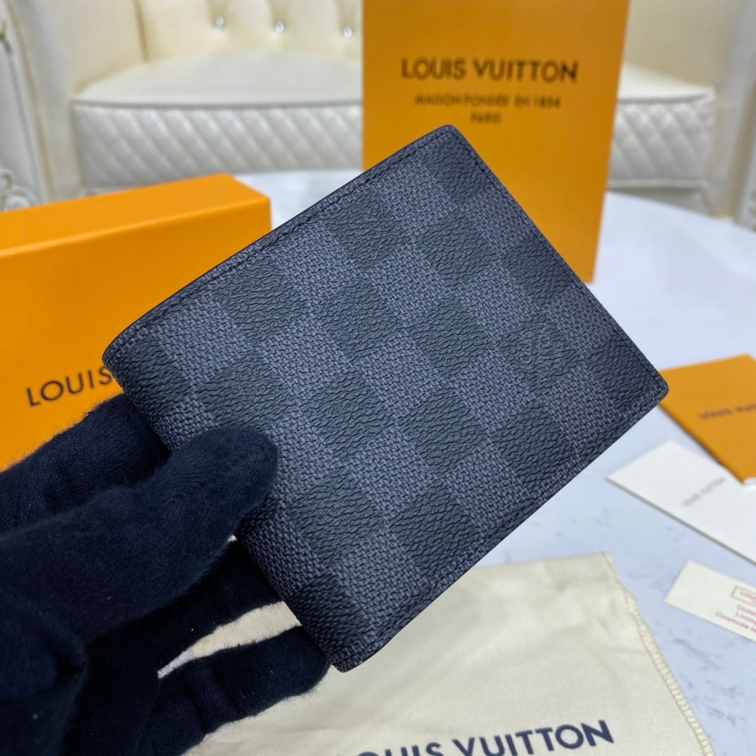 Louis Vuitton Men's Checkered Wallet