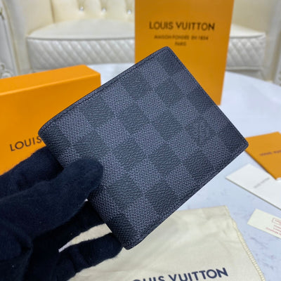 Louis Vuitton Men's Checkered Wallet