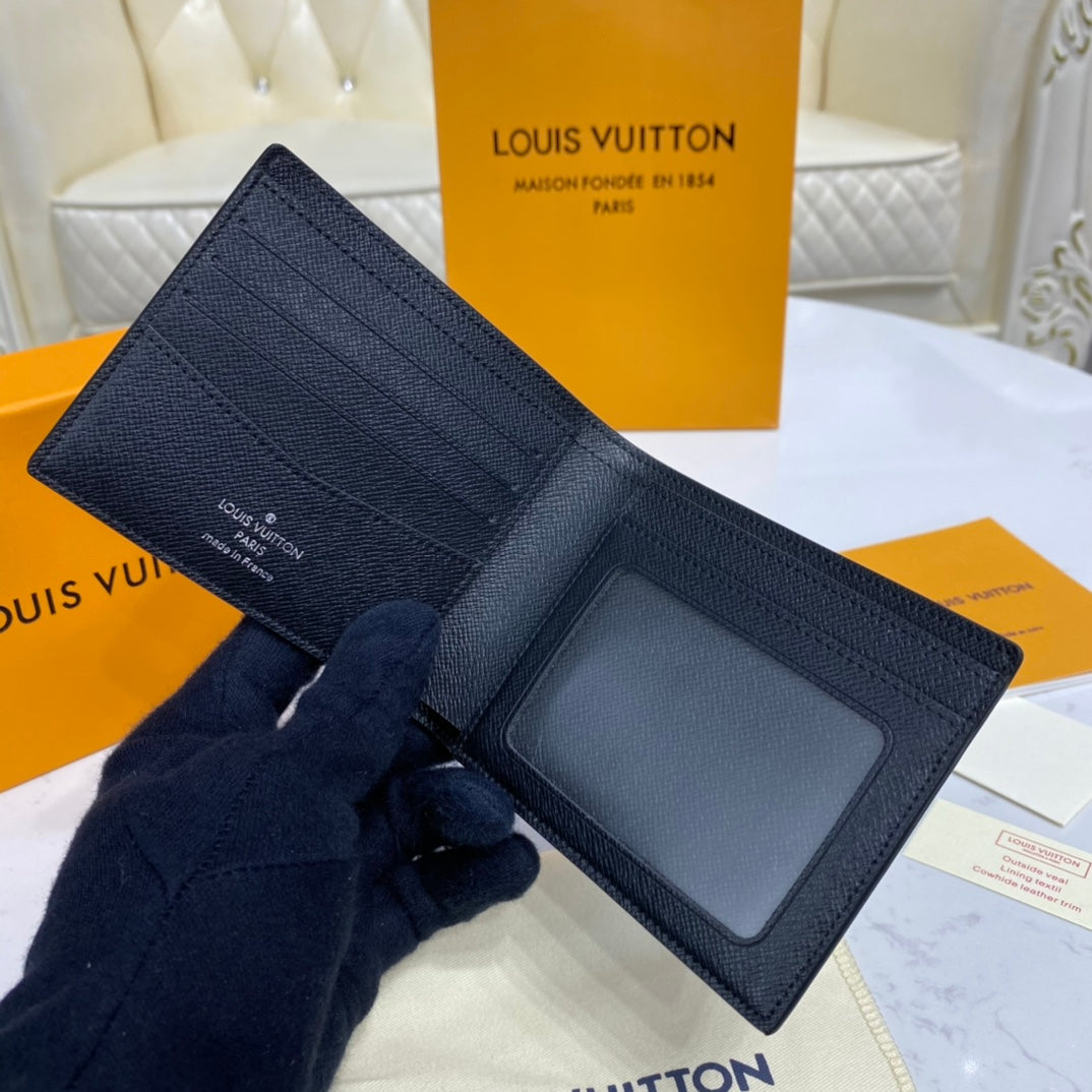 Louis Vuitton Men's Checkered Wallet