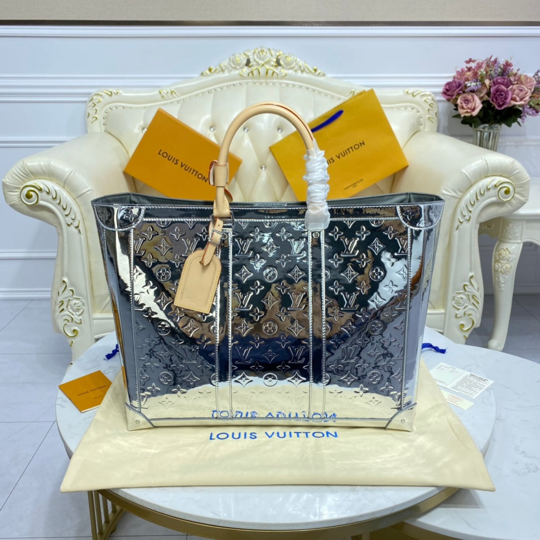 Louis Vuitton Monogram Vernis Bag