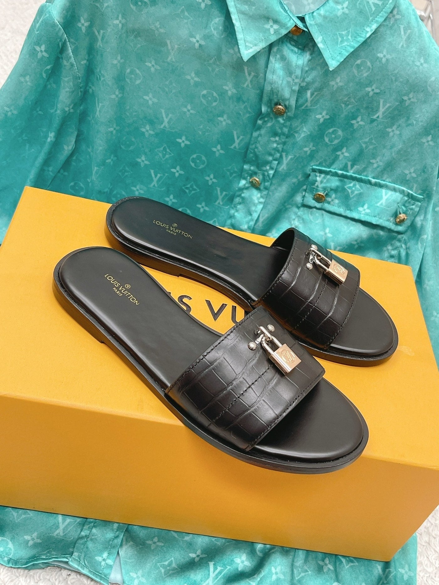 Louis Vuitton Lock It  Flat Mule