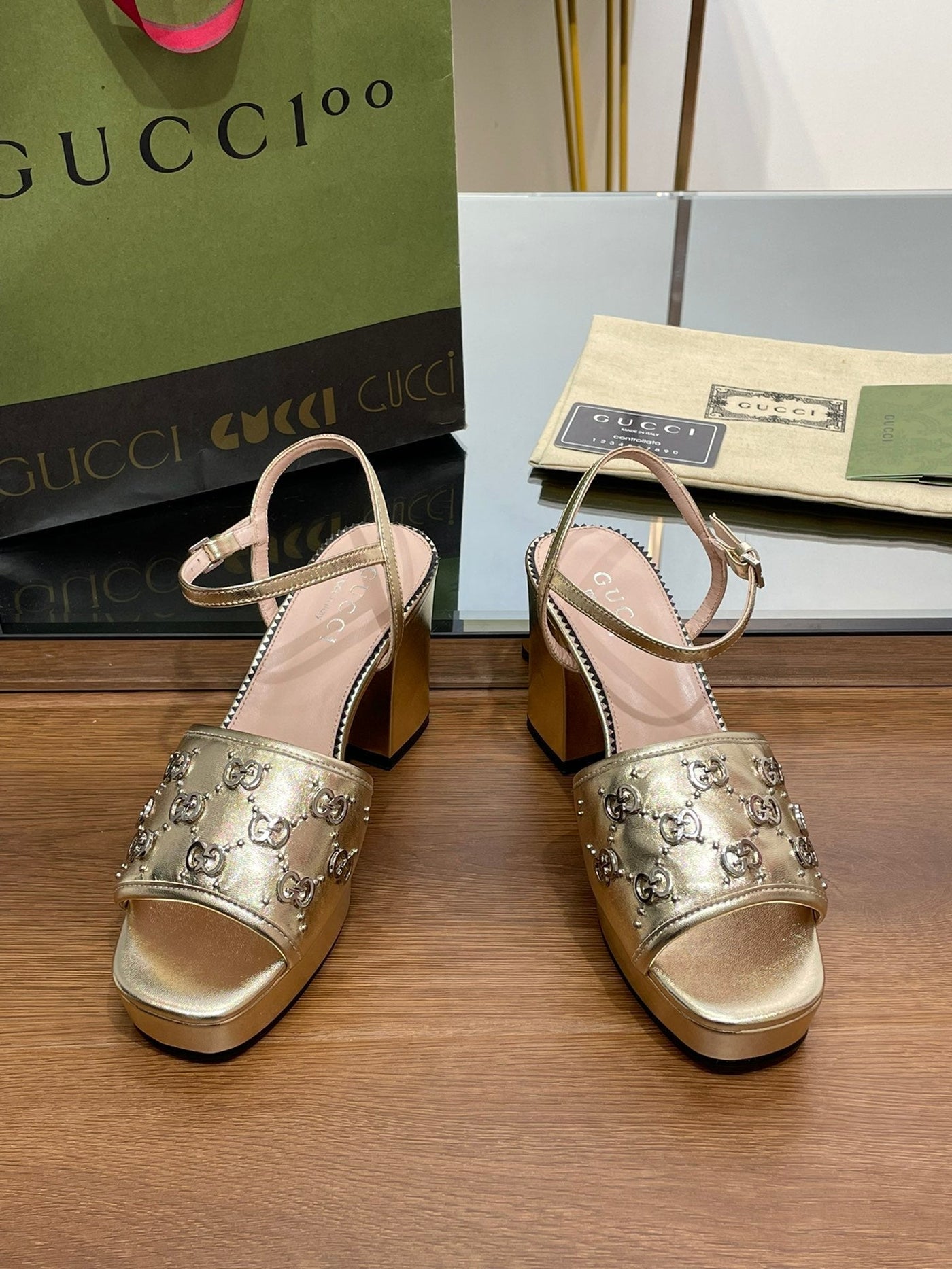 Gucci Interlocking G  Studs Sandal