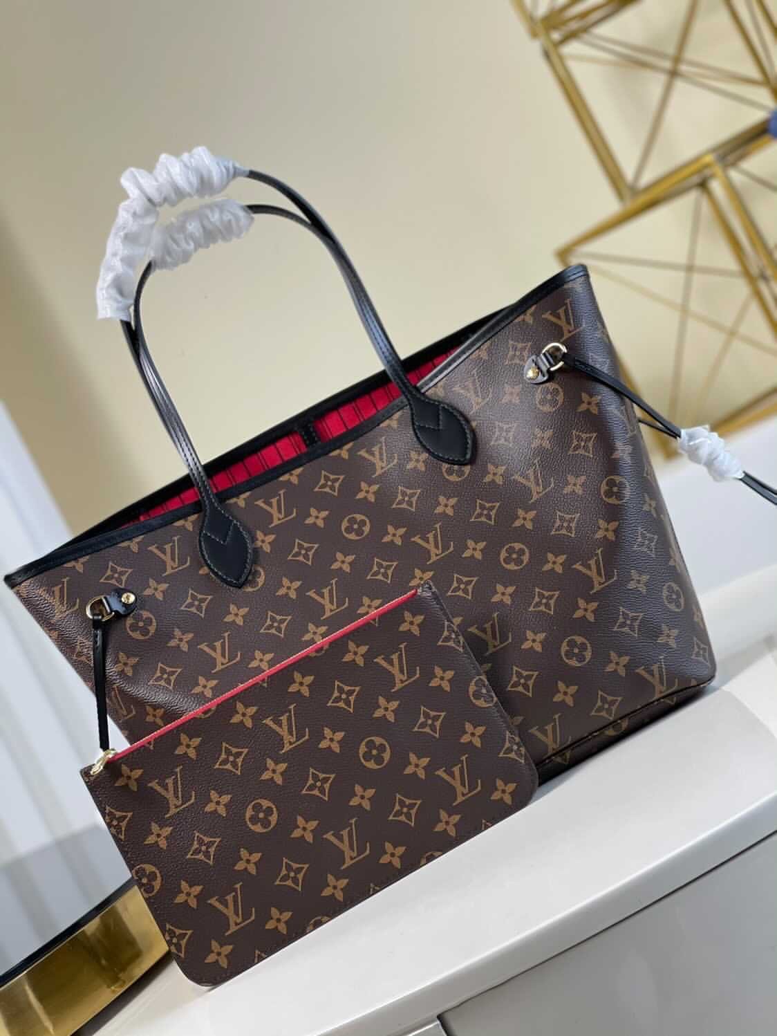 Louis Vuitton Neverfull Tote Bag