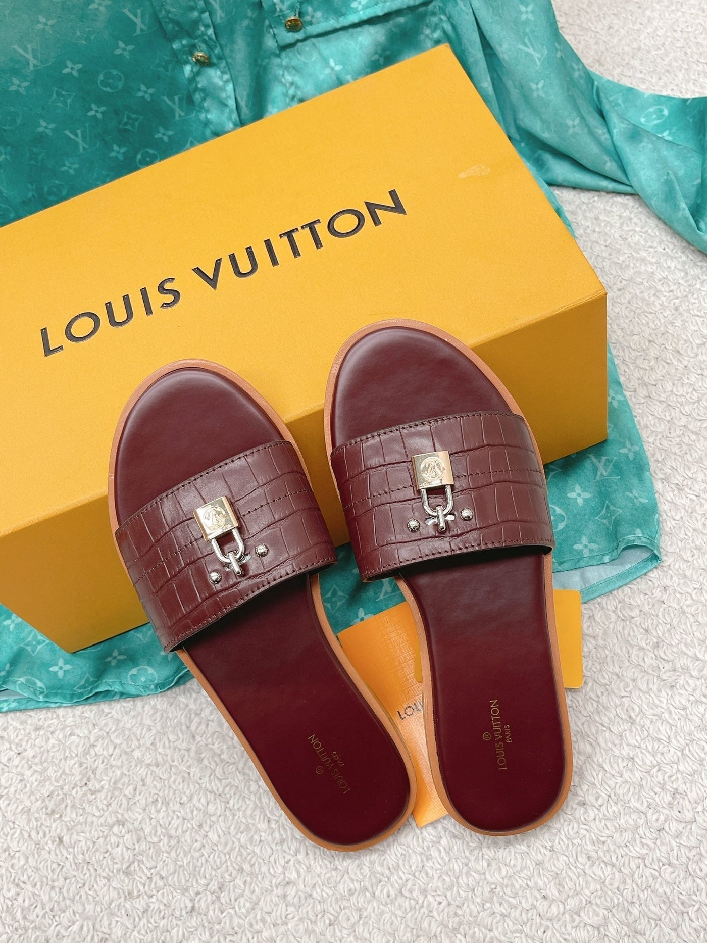 Louis Vuitton Lock It  Flat Mule