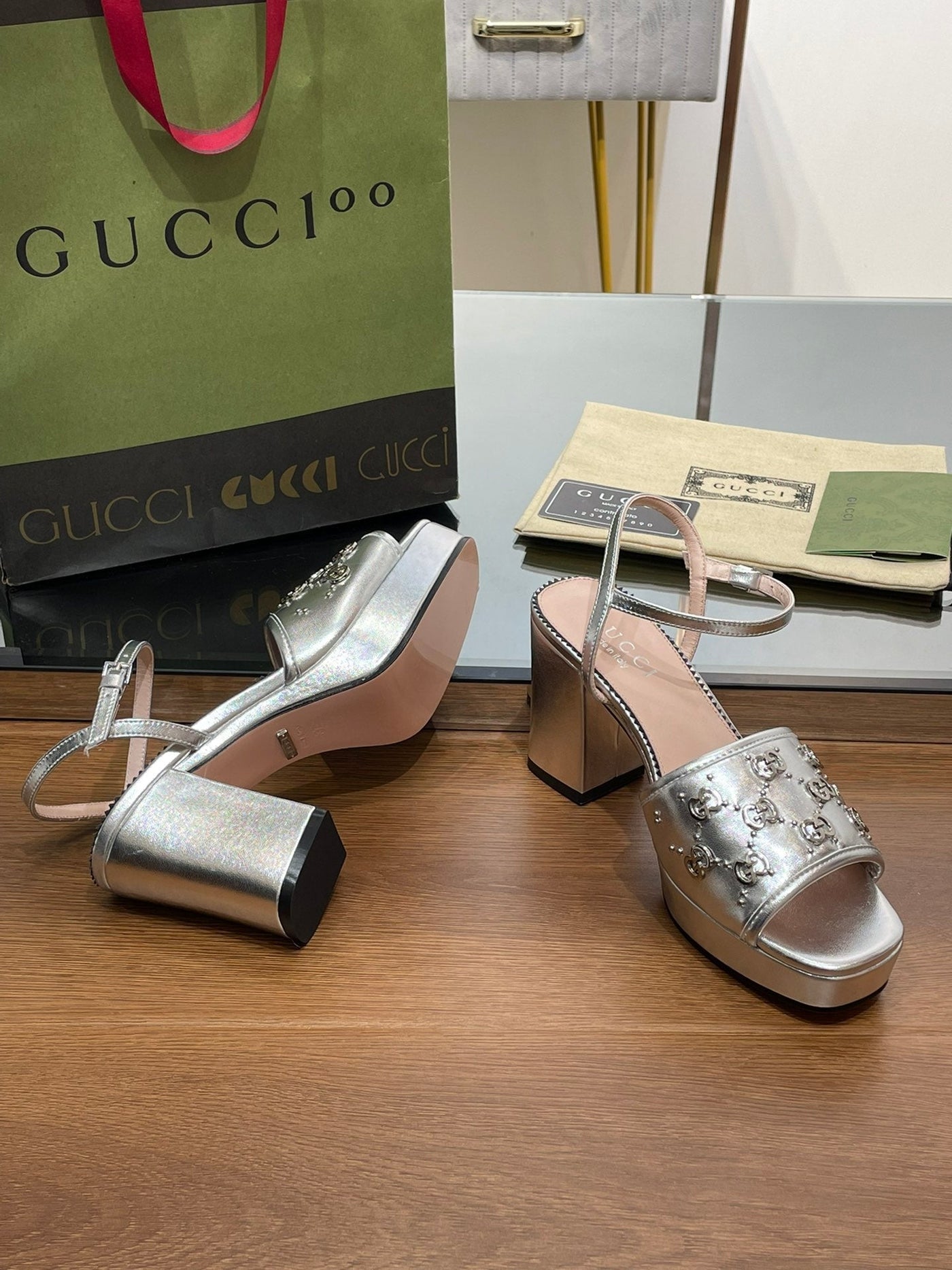 Gucci Interlocking G  Studs Sandal