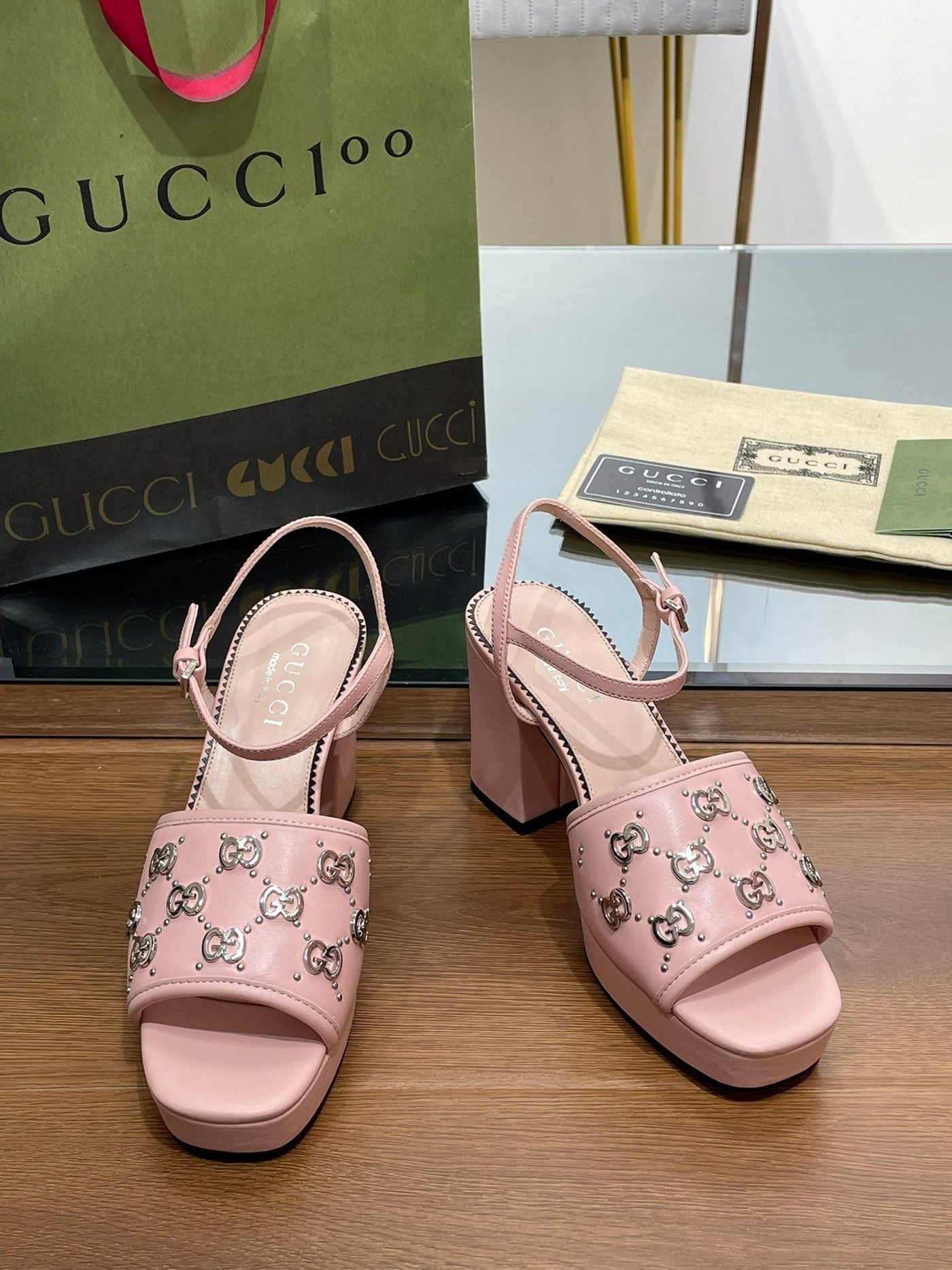 Gucci Interlocking G  Studs Sandal
