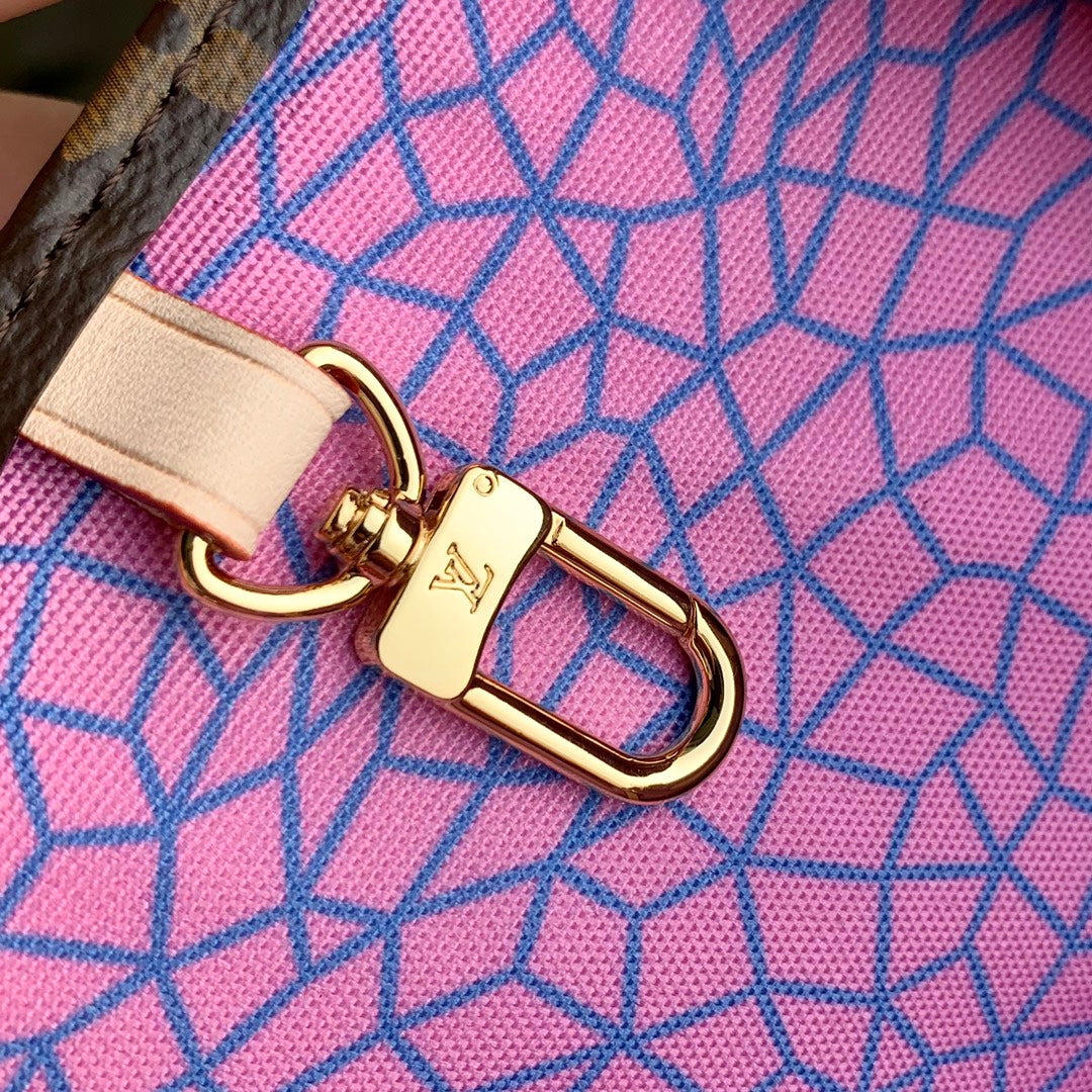 Louis Vuitton MM OnTheGo Bag