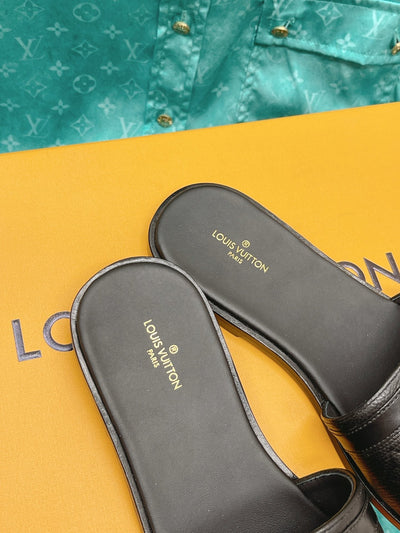 Louis Vuitton Lock It  Flat Mule