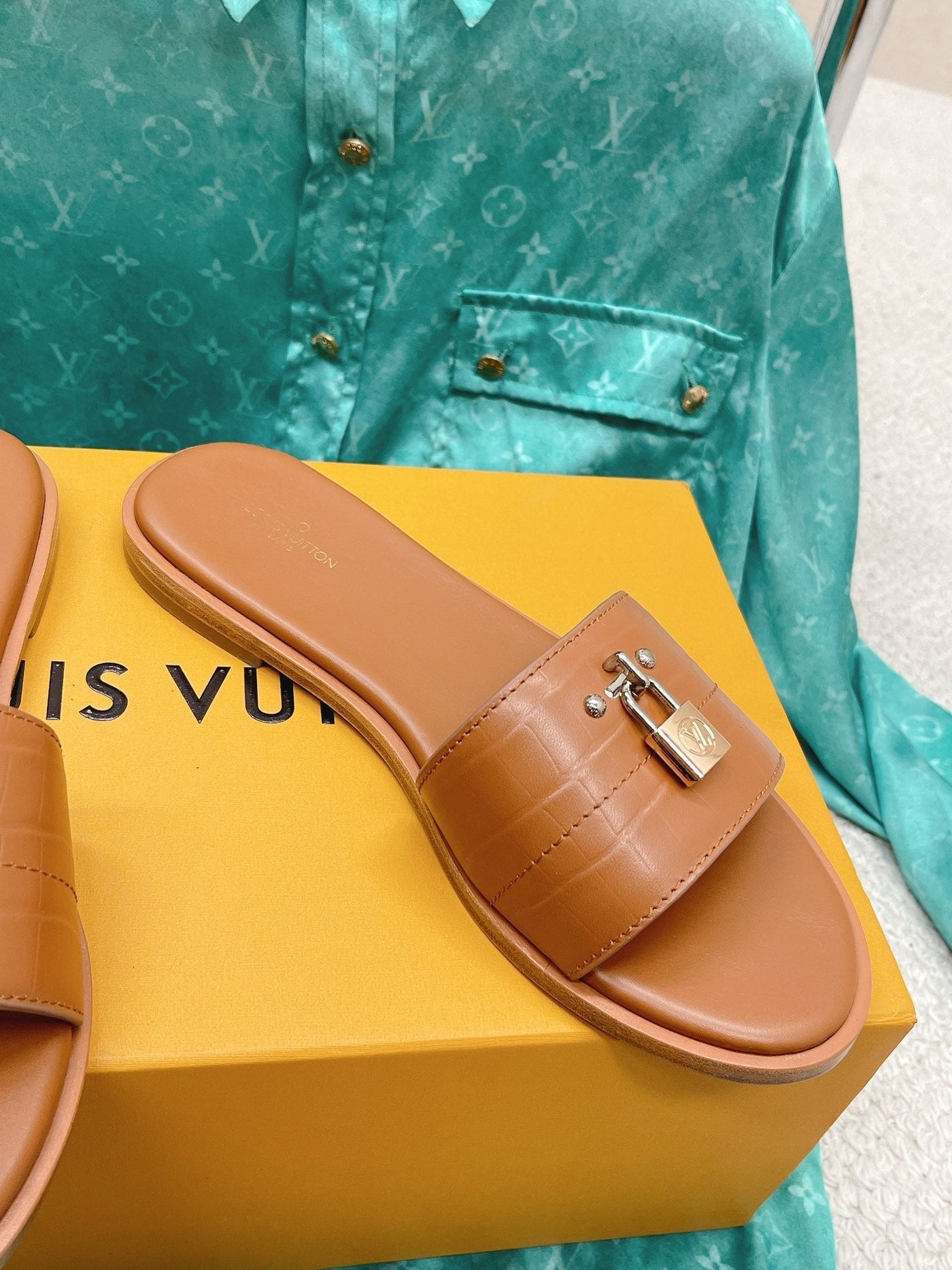 Louis Vuitton Lock It  Flat Mule