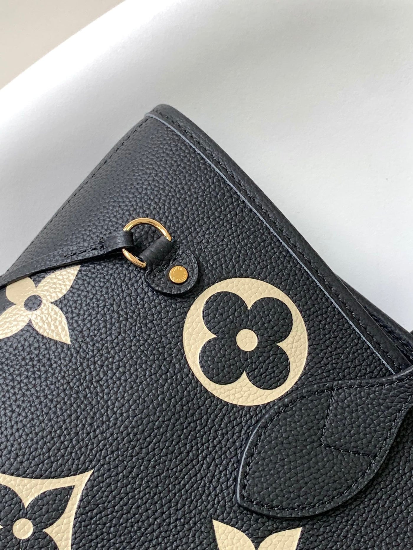 Louis Vuitton Neverfull MM Tote Bag