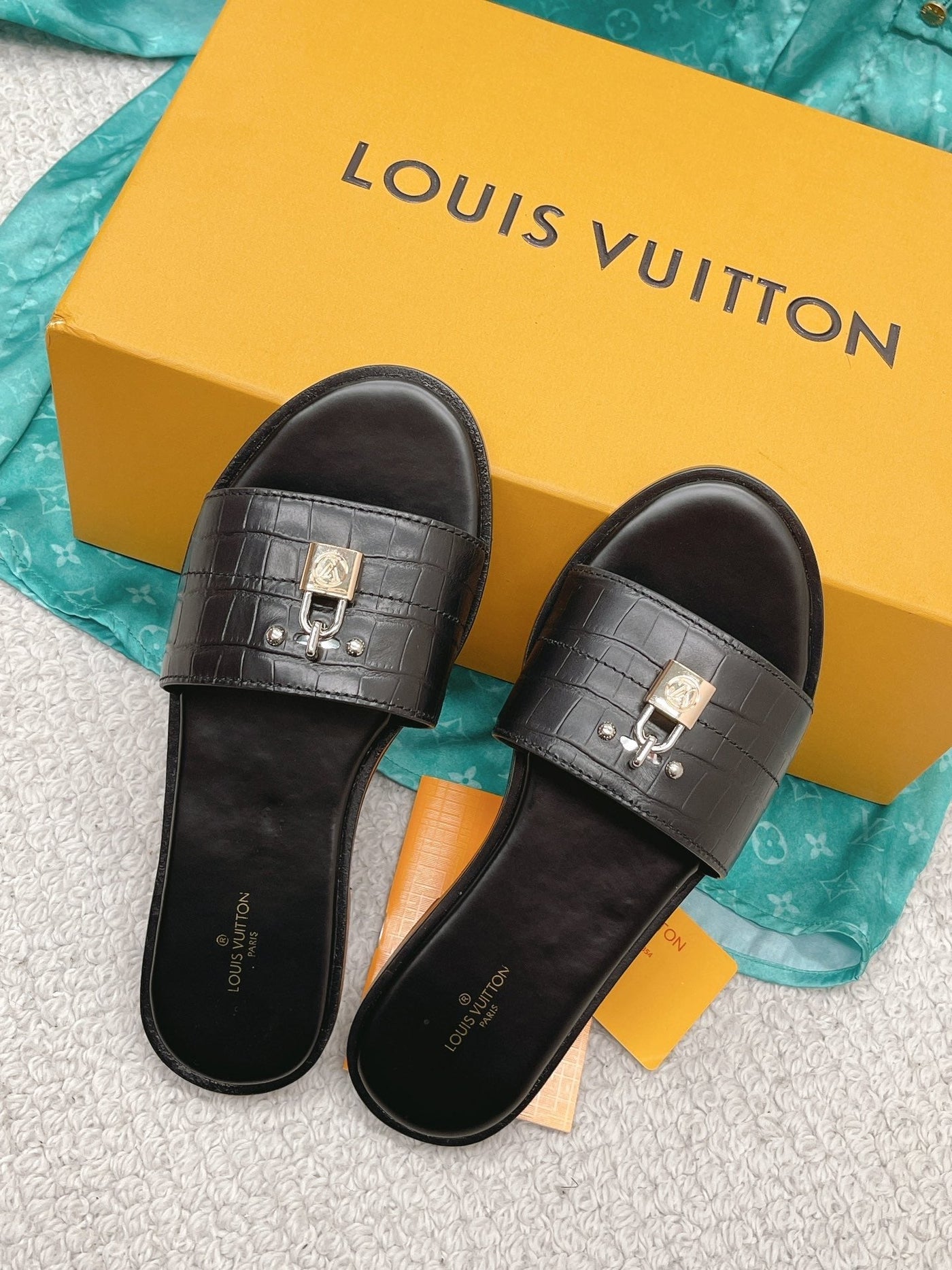 Louis Vuitton Lock It  Flat Mule