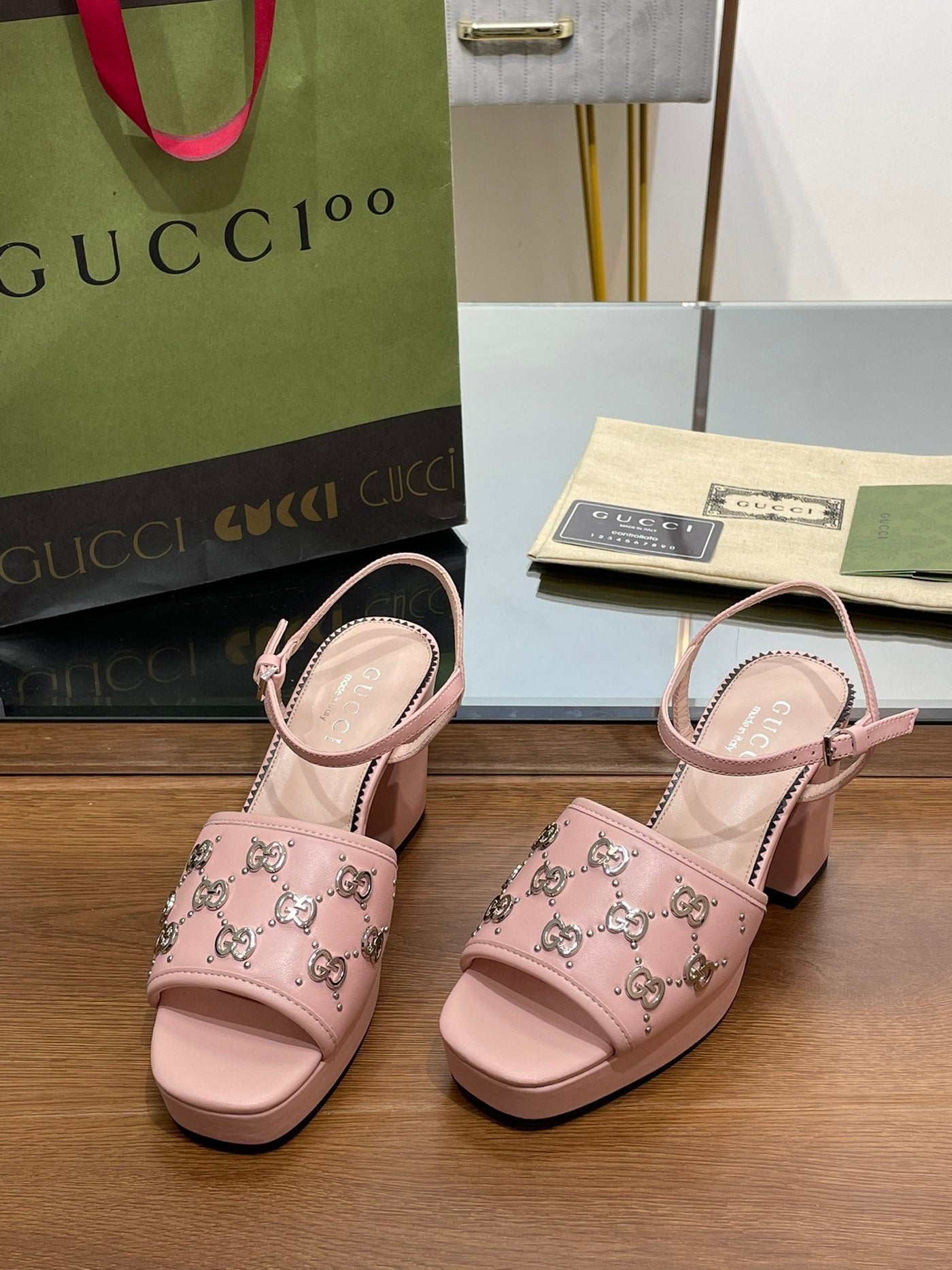 Gucci Interlocking G  Studs Sandal