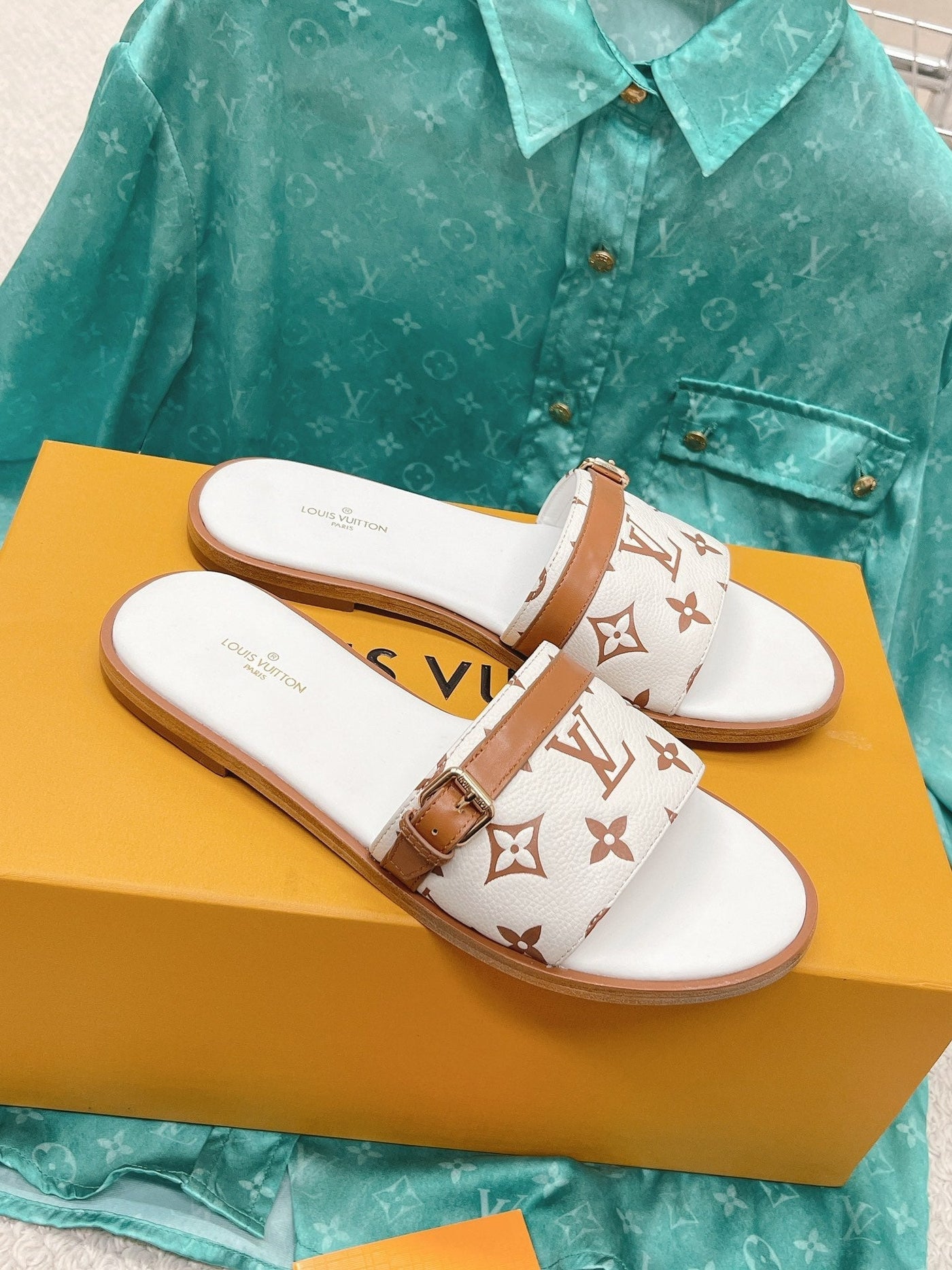 Louis Vuitton Lock It  Flat Mule