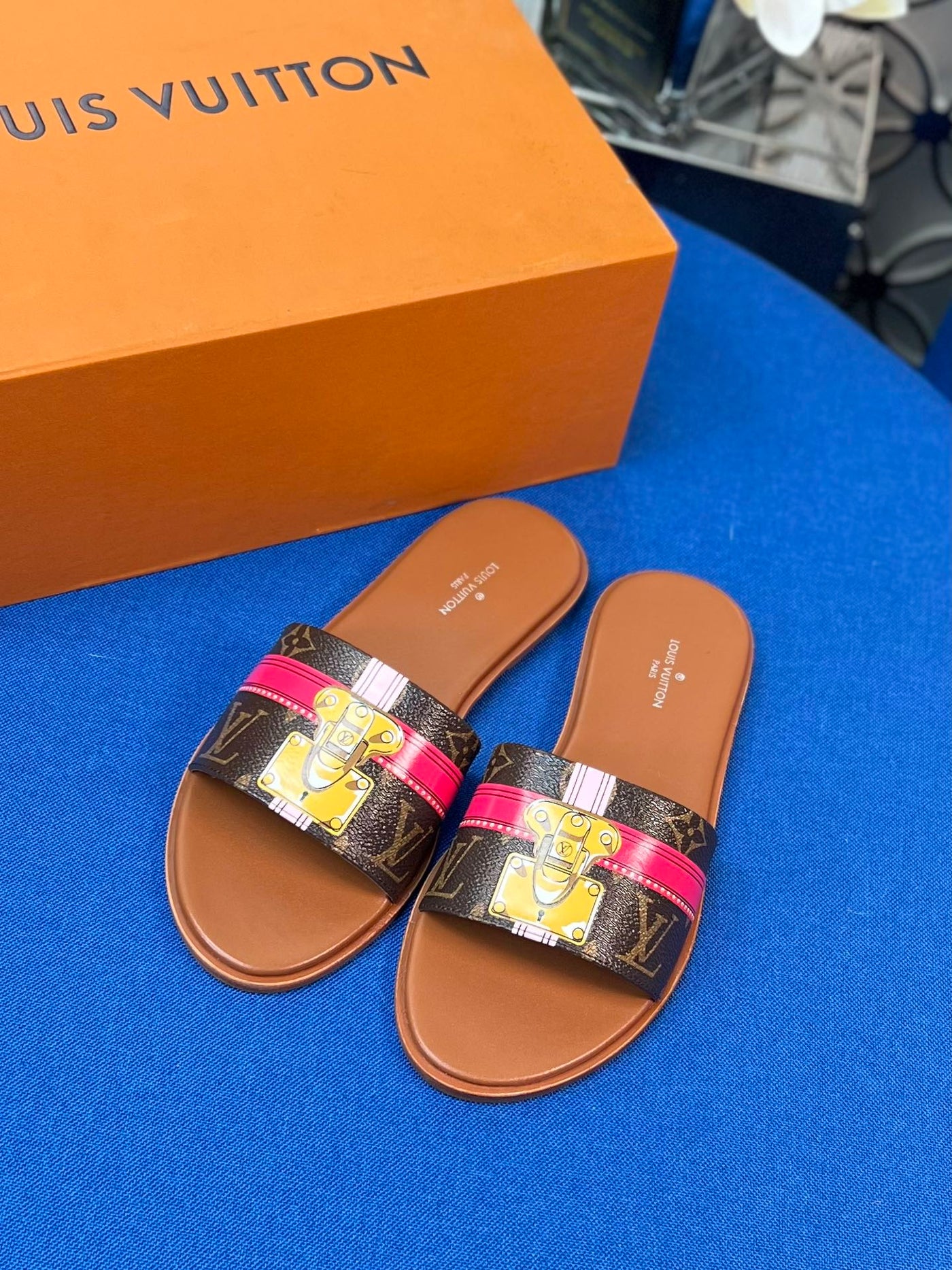 Louis Vuitton Lock It  Flat Mule