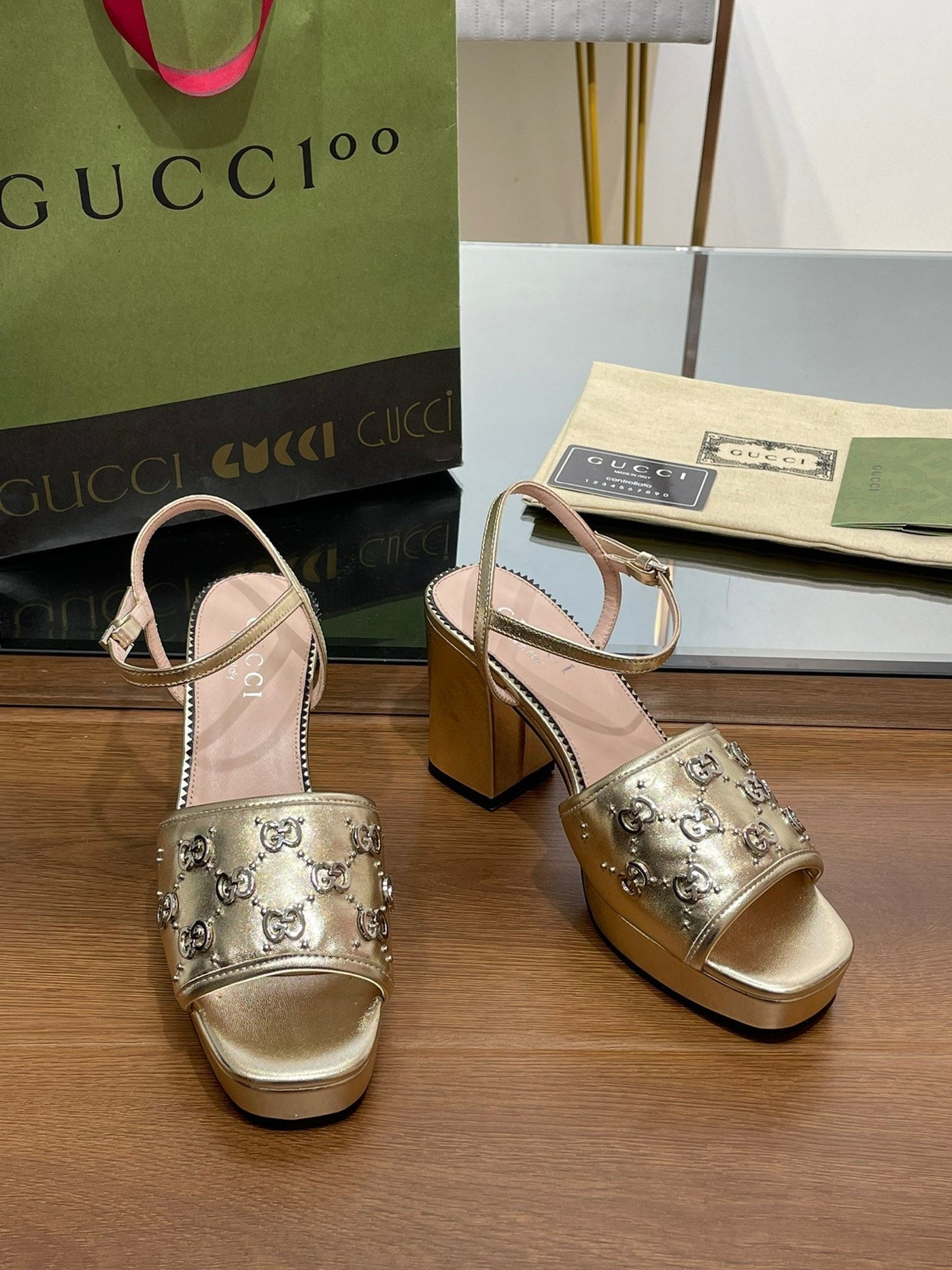 Gucci Interlocking G  Studs Sandal