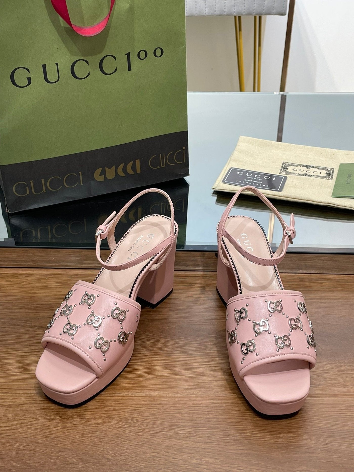 Gucci Interlocking G  Studs Sandal