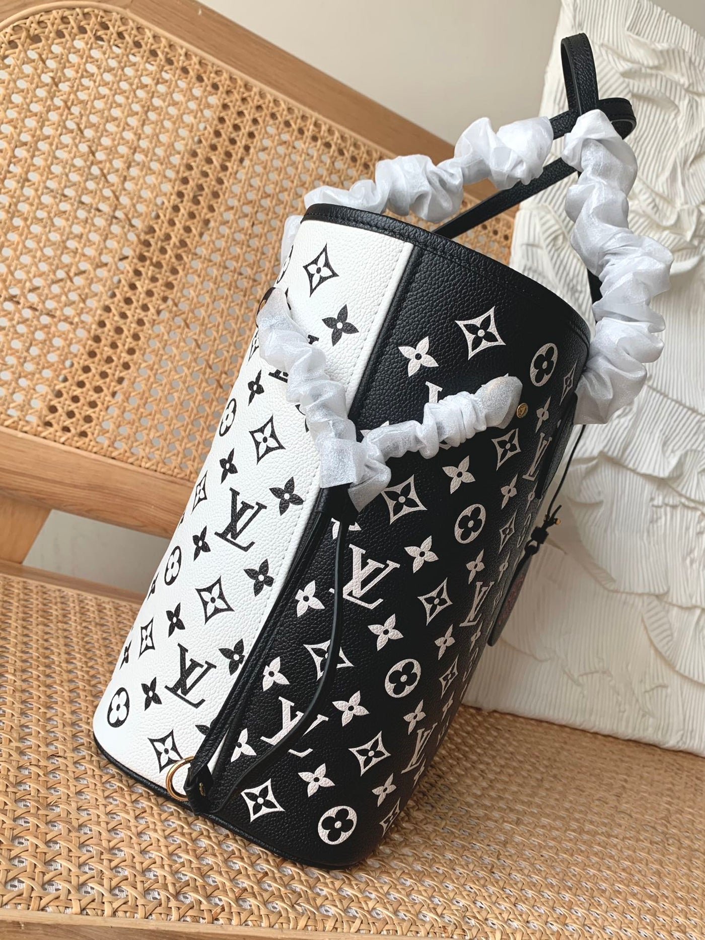 Louis Vuitton Neverfull Tote Bag