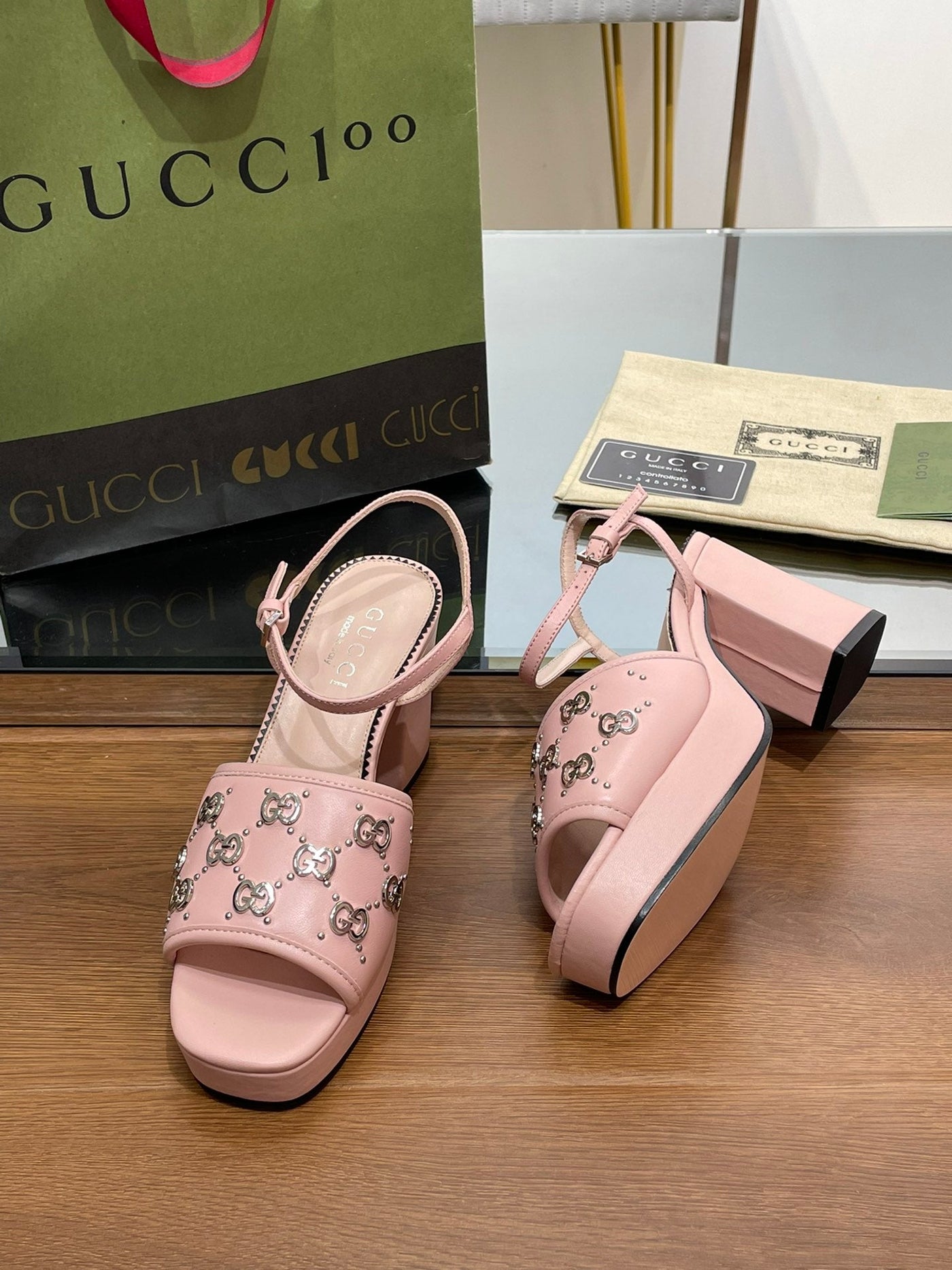 Gucci Interlocking G  Studs Sandal