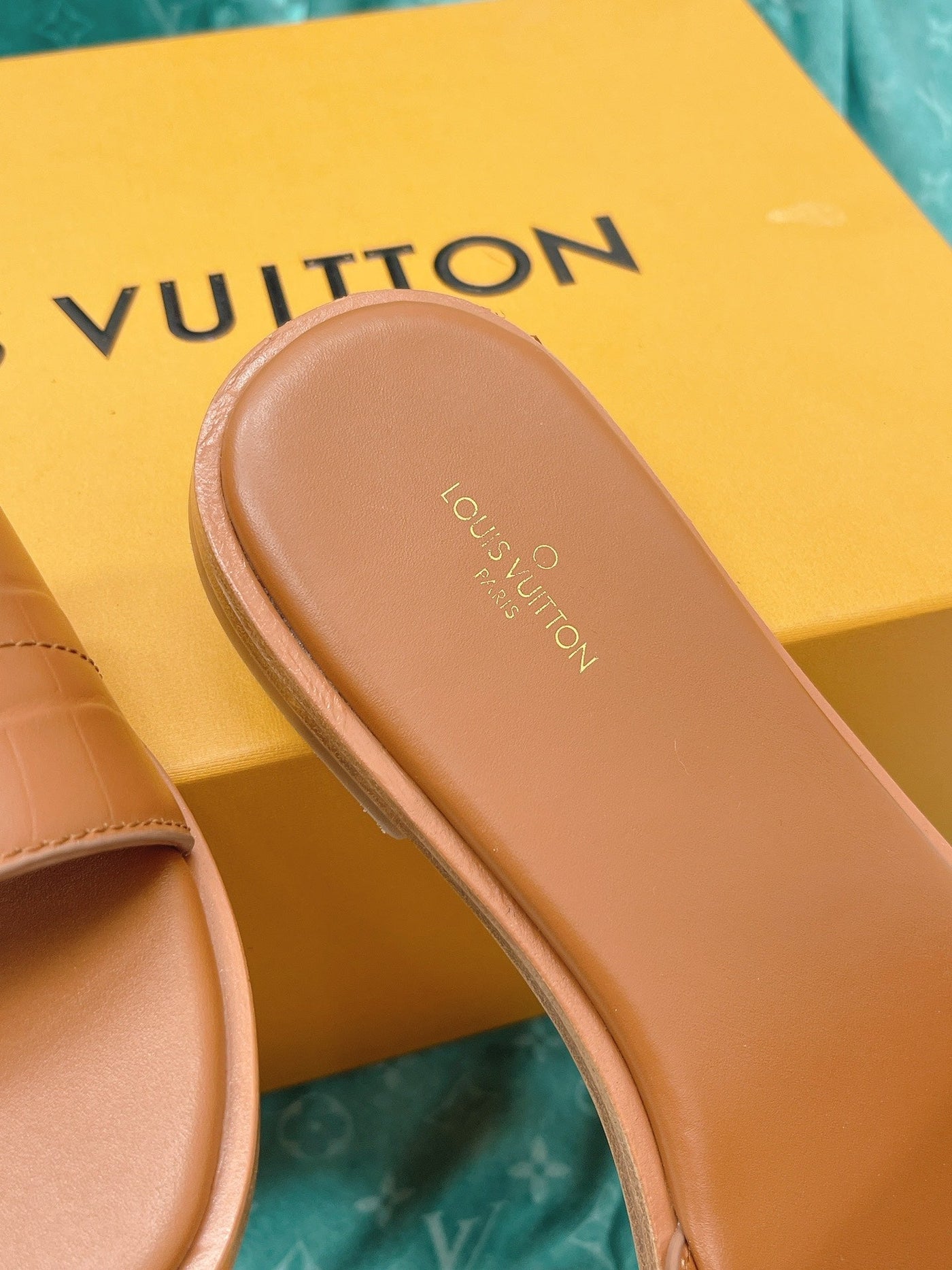 Louis Vuitton Lock It  Flat Mule