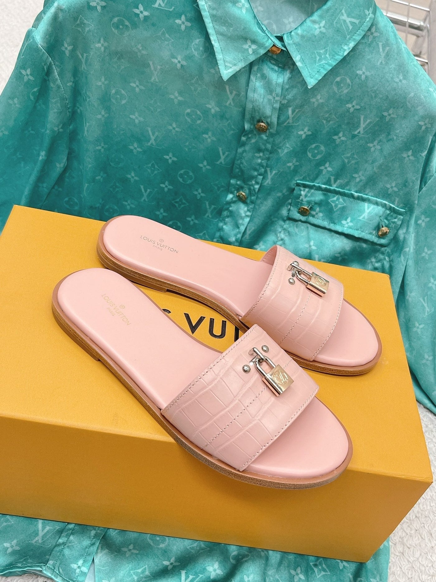 Louis Vuitton Lock It  Flat Mule