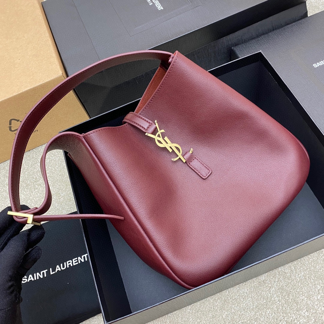 YSL LE 5 À 7 SOFT SMALL HOBO BAG IN SMOOTH LEATHER