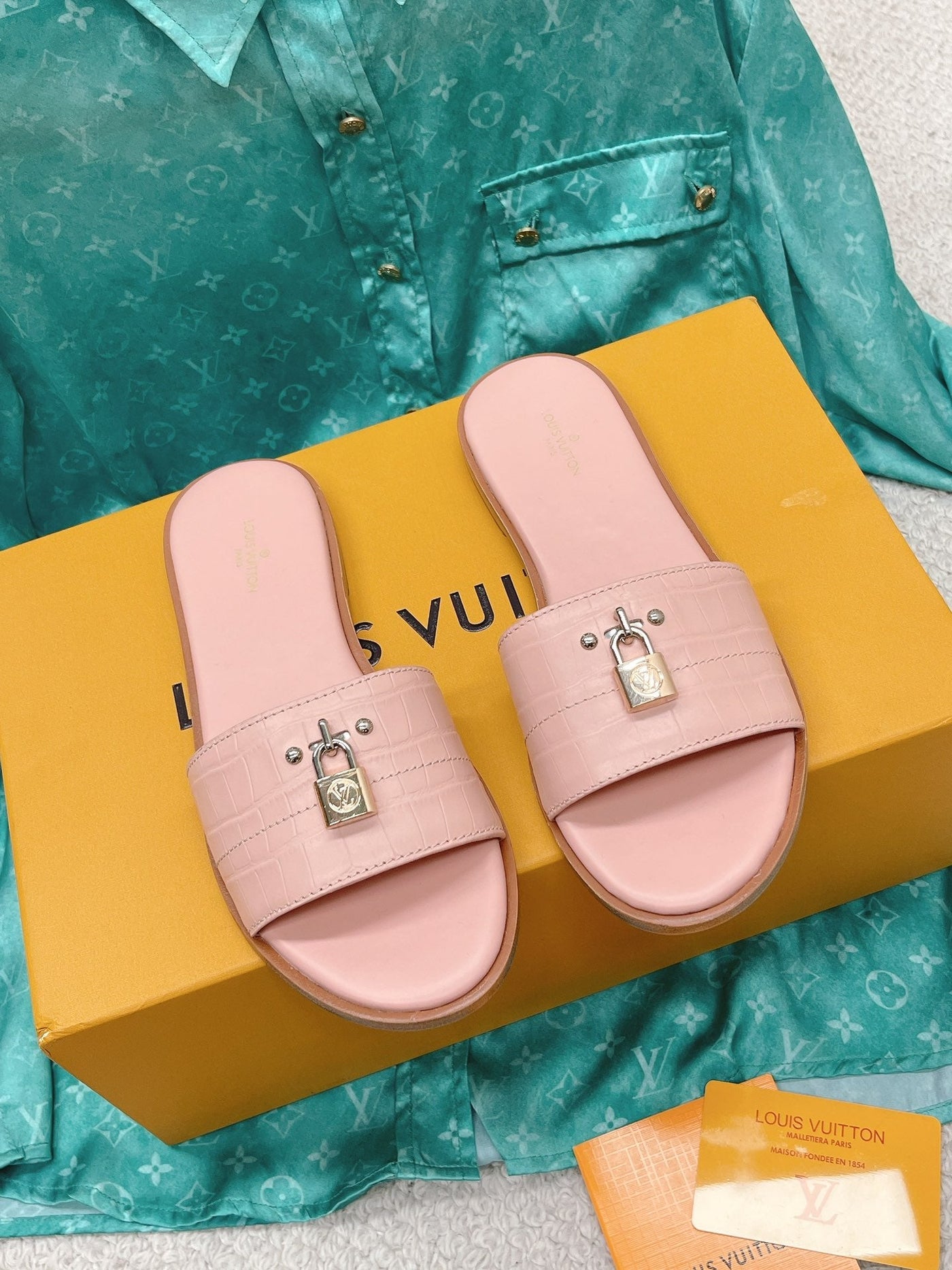 Louis Vuitton Lock It  Flat Mule