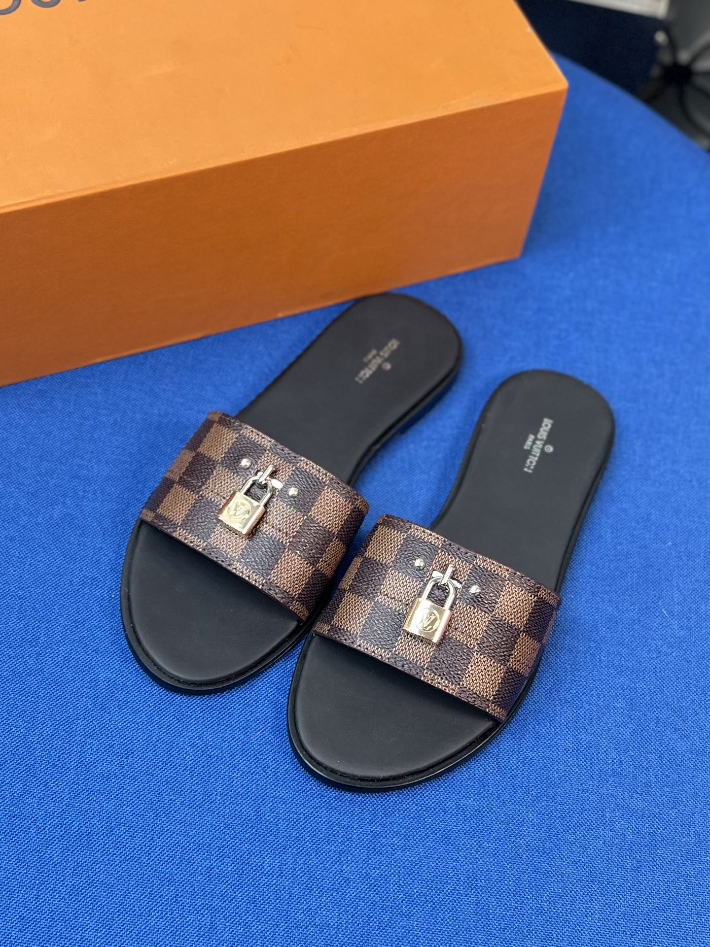 Louis Vuitton Lock It  Flat Mule