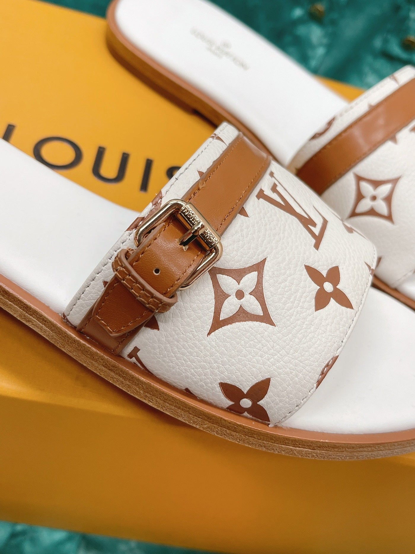 Louis Vuitton Lock It  Flat Mule