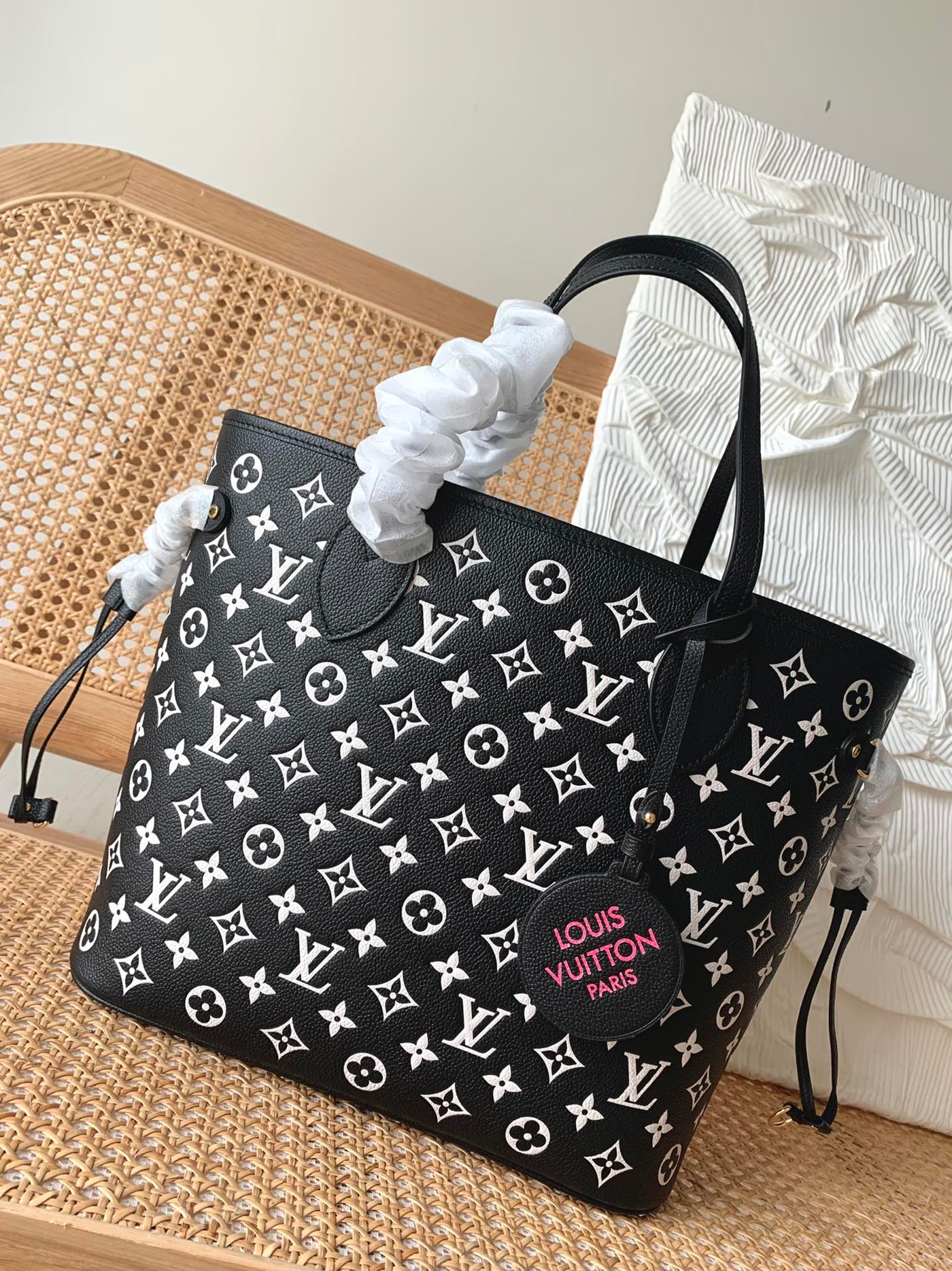 Louis Vuitton Neverfull Tote Bag