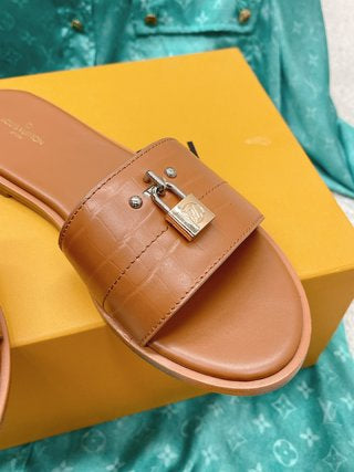 Louis Vuitton Lock It  Flat Mule