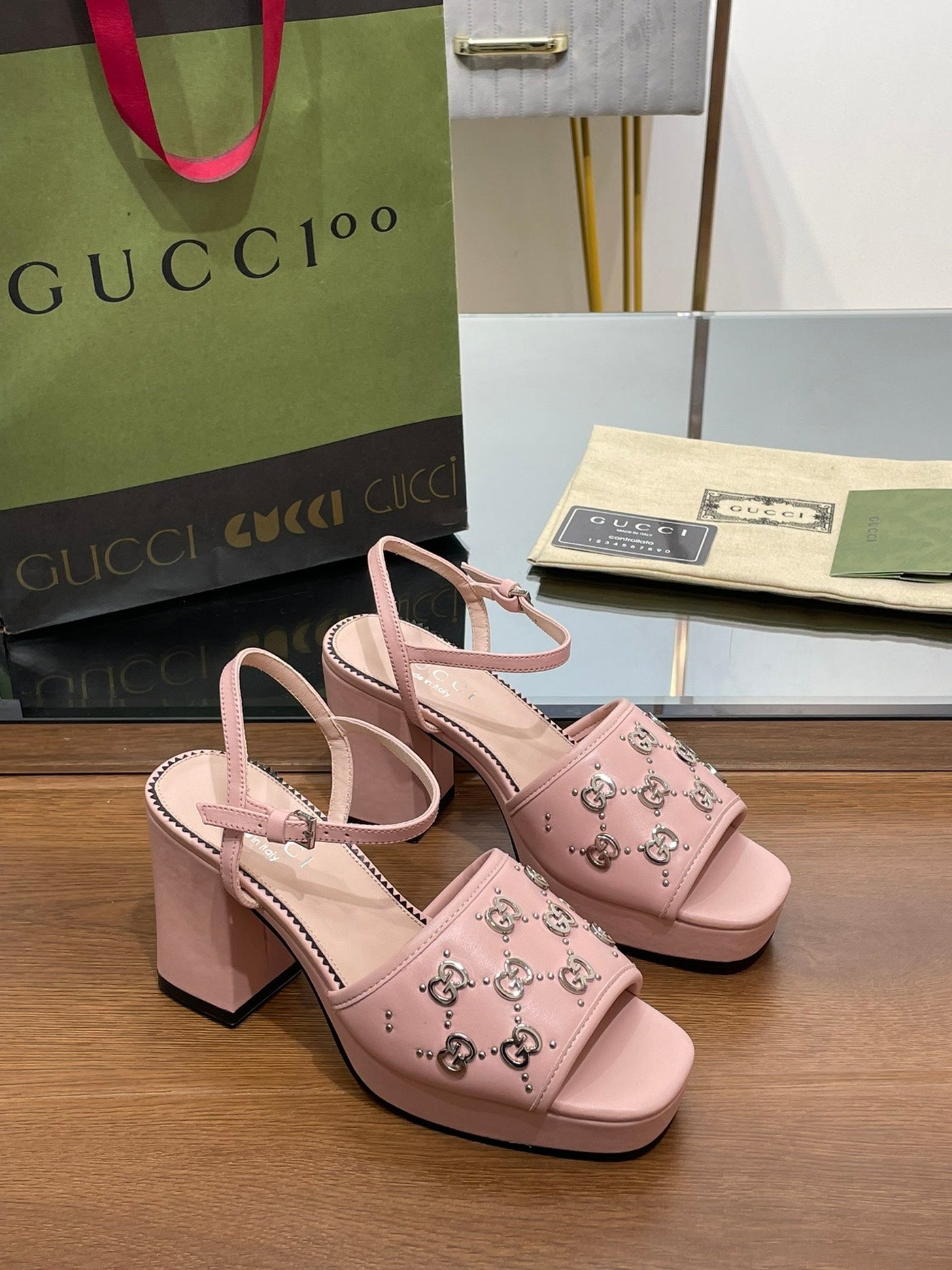 Gucci Interlocking G  Studs Sandal