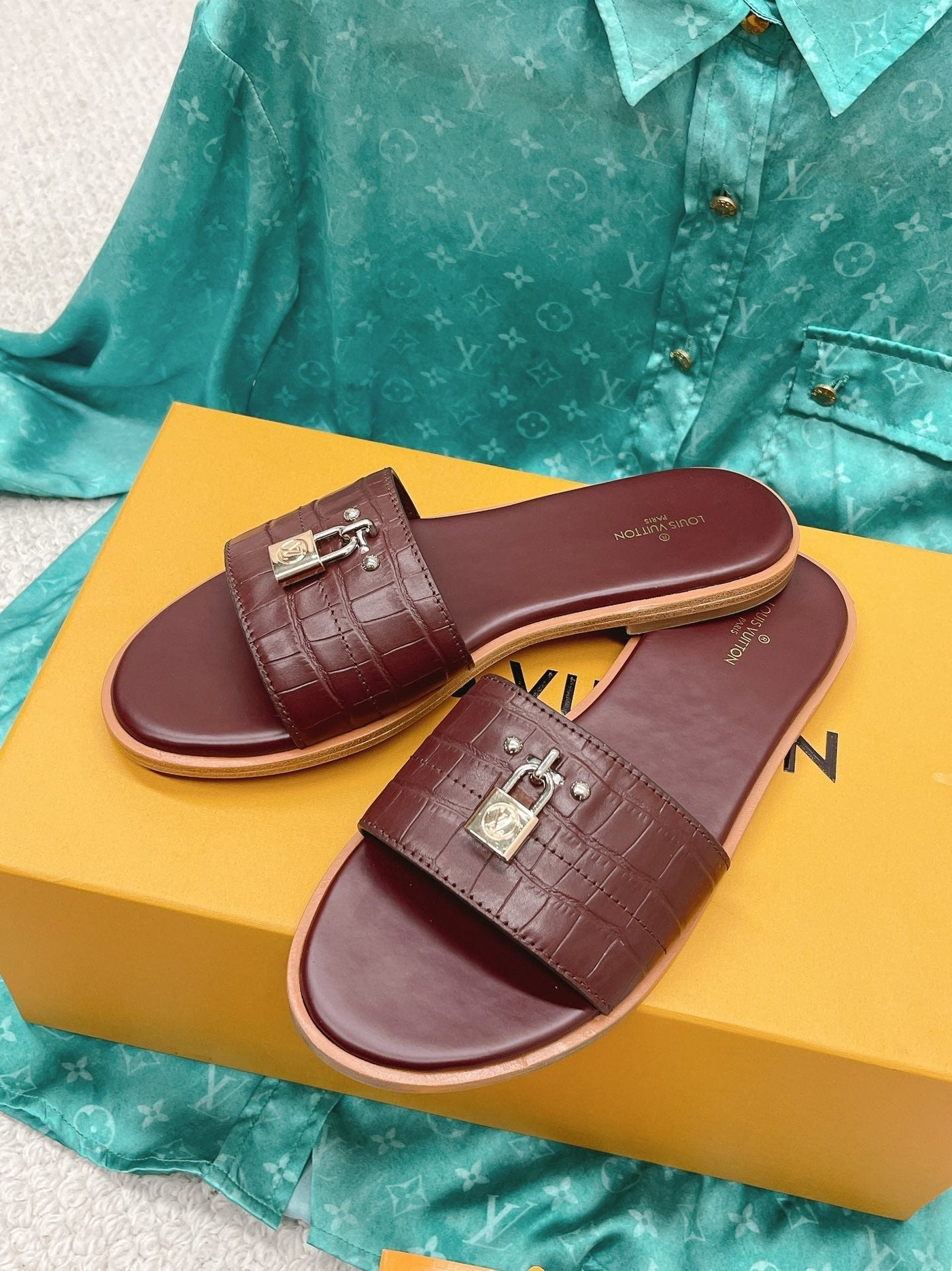 Louis Vuitton Lock It  Flat Mule