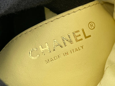 Chanel 22 Medium Handbag