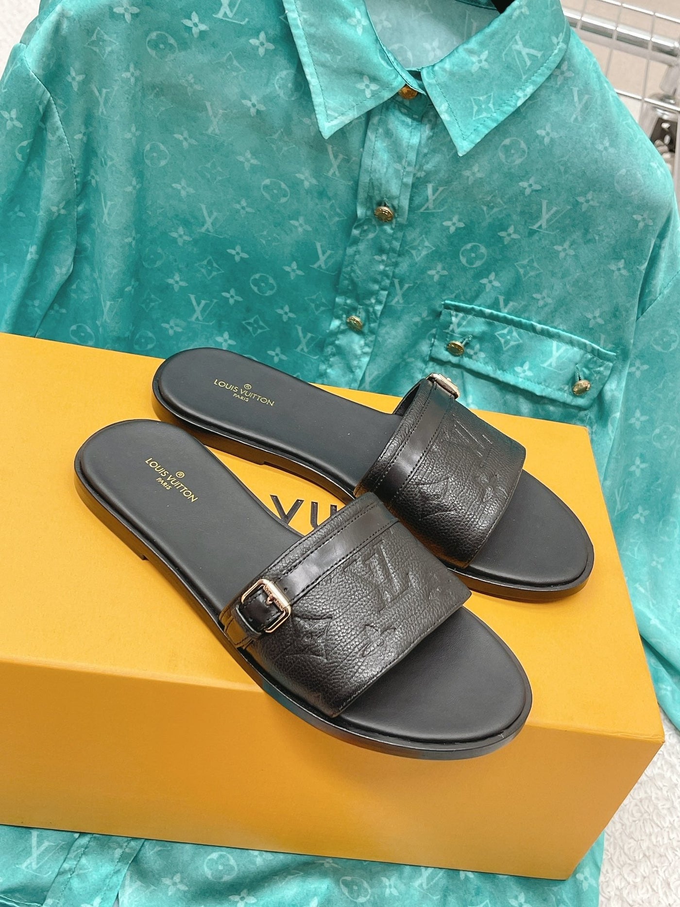 Louis Vuitton Lock It  Flat Mule